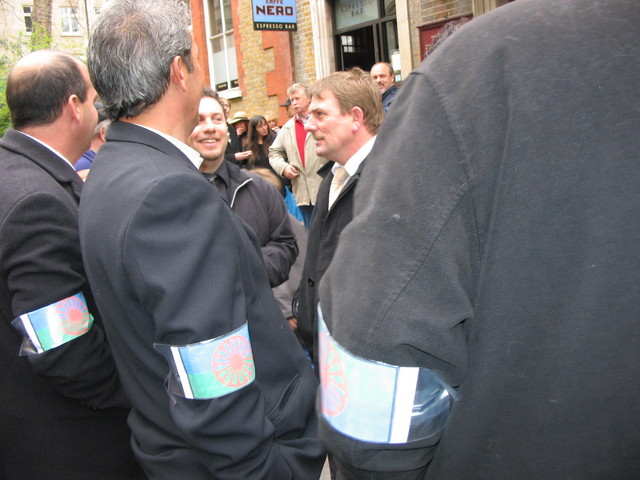 Armbands showing the Roma flag