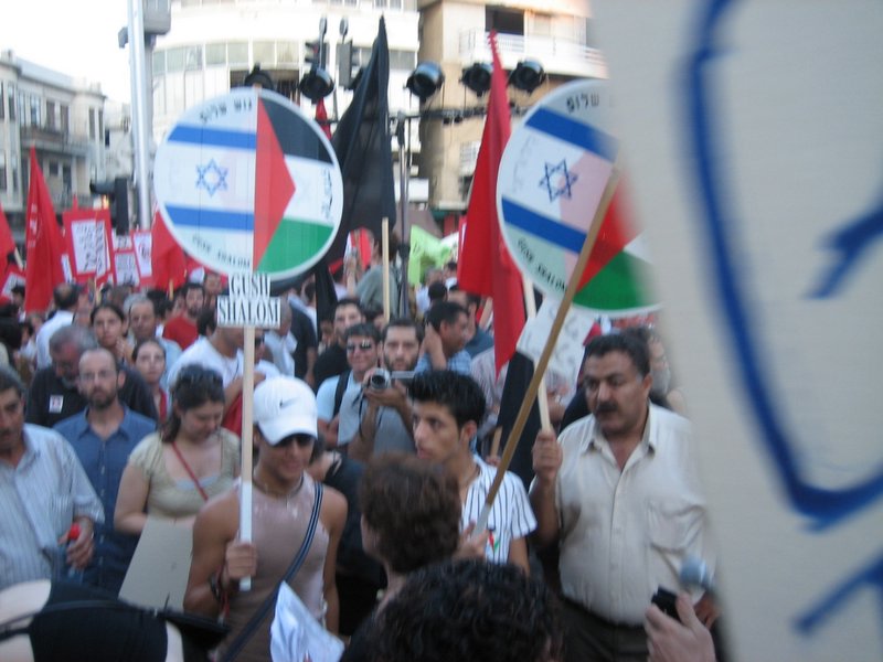 The demonstration overflows Magen David square