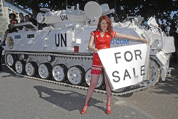 Spacehijackers auction a tank in protest at the DSEi arms fair (11 Sept 2007)