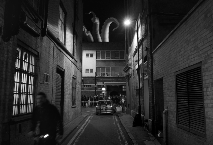 muTATE BRITAIN opening night. Crowd + rooftop tentacles. 2008