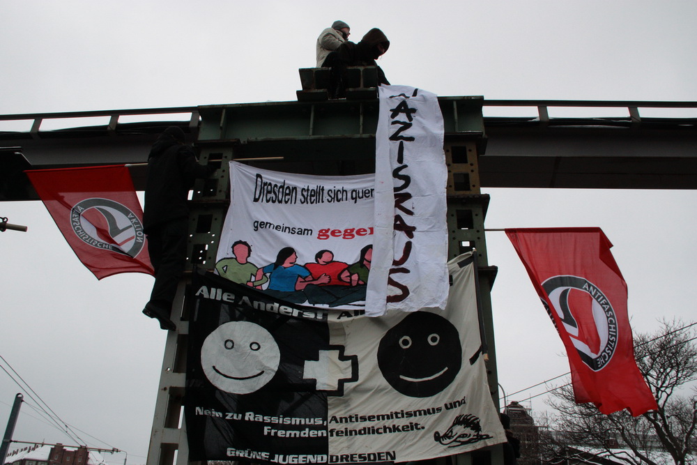antifascist flags, banner of the green youth
