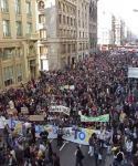 Manifestaci—n contra la ley de extranjeria en Barcelona (Spanish and English)