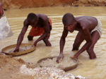 Diamond diggers in Sierra Leone