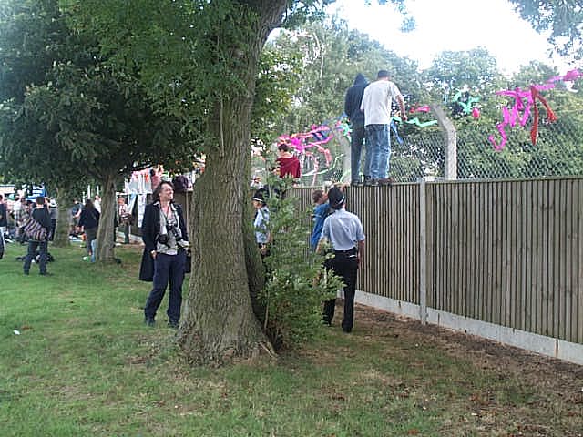 Voices of solidarity at Oakington (plus photograph)