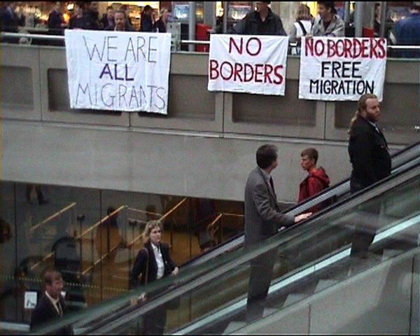 No Borders action, Waterloo 25 09 00