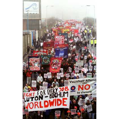 10000 march for jobs in Luton