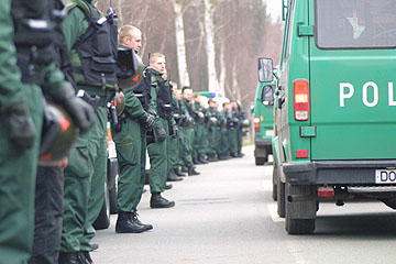 Germany: nuclear protest as shipment leaves France
