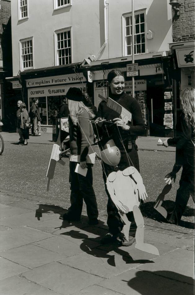 Muppet academic in the hands of arms of arms manufacturers