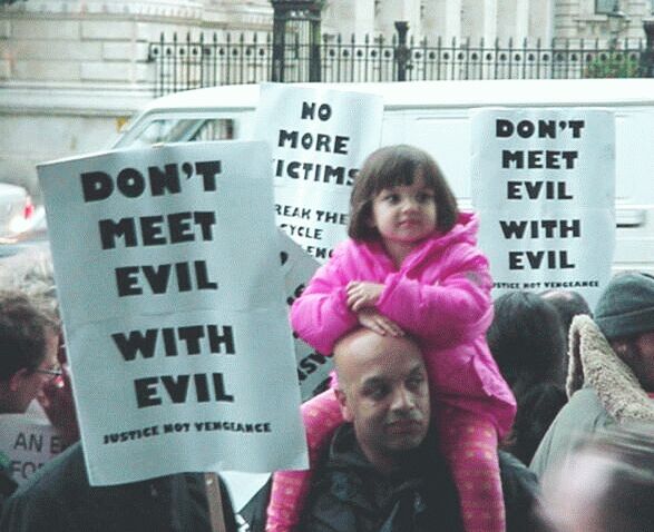 Peace Vigil - Downing Street - 18/09/01 Picture