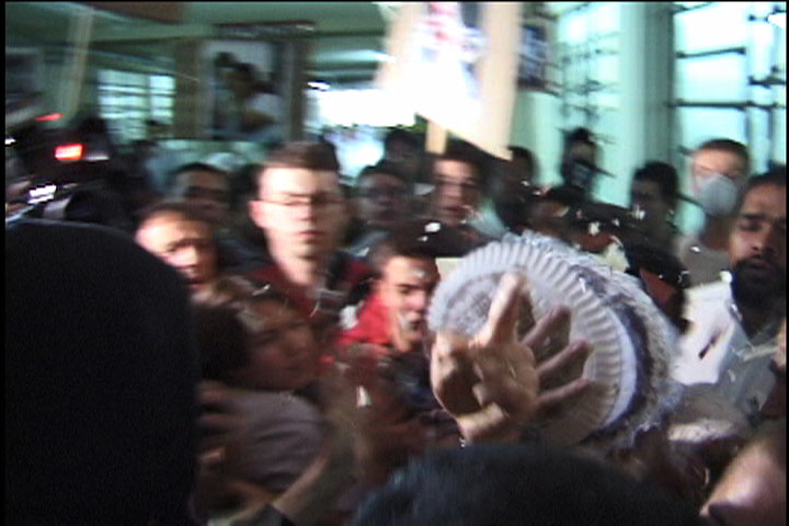 Police Capitain get pied in Brazil