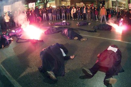 Massive anti-war demonstrations in Greece