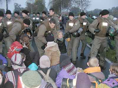 Germany: nuclear waste train faces mass protests