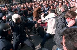 COPS AGAINST COPS IN SPAIN.ARRESTS AND INJURIES!!!