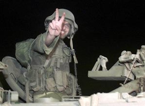 Ariel Sharon nargue son allié américain