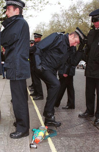 Kissinger protest pictures