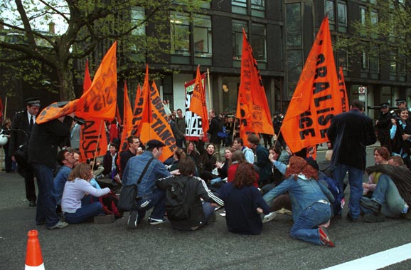 Kissinger protest pictures