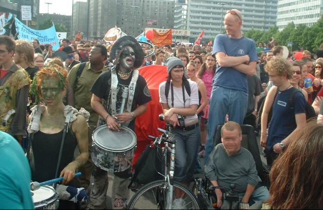 70,000 against bush, war and capitalist globalization in berlin