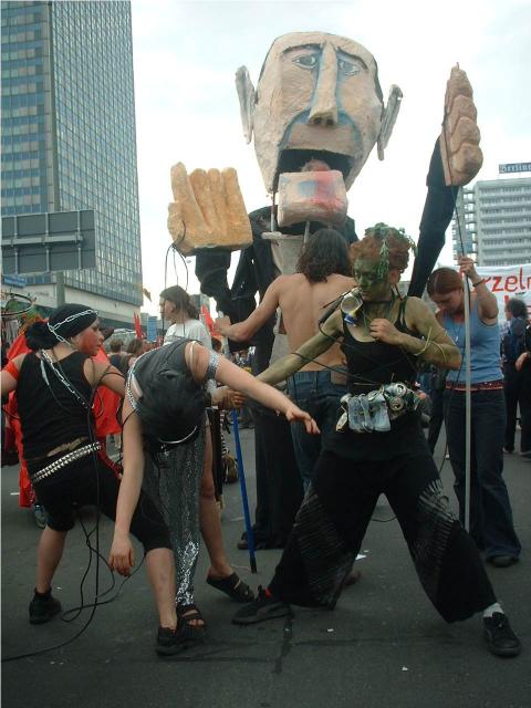 70,000 against bush, war and capitalist globalization in berlin