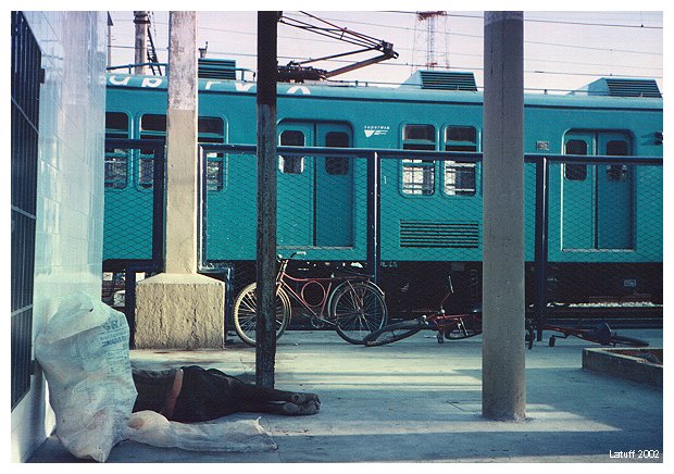 Poverty all around (photo by Latuff)