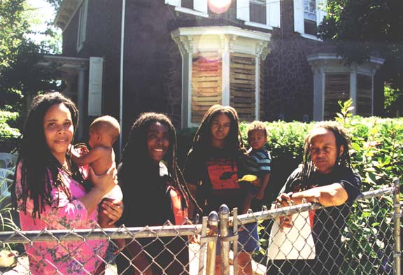 Photoessay on MOVE emergency in Philadelphia,USA, by W. Imarisha and H. Bennett