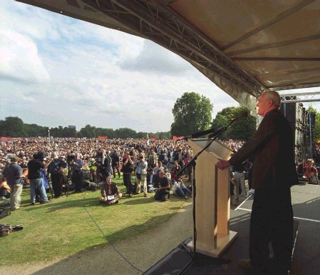 Picture hyde park crowd.