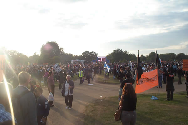 GuilFIN anti-war demo pix online