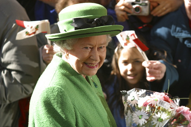 Photos of HM the Queens 2nd last day in Canada