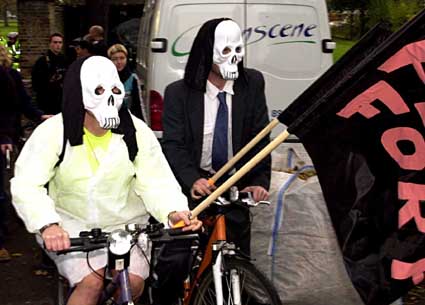 Critical Mass to stop the war