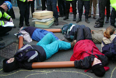 Photos of lock-on at Albert gate