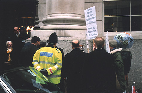 Peru:Stop Killing The Forest.President's Trade Visit to London Dogged By Protest