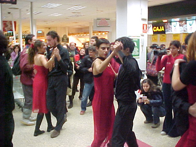 Yomango-Tango action in Barcelona, PART 1, Dec 20