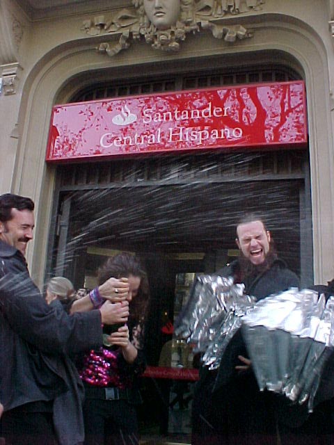 Yomango-Tango action in Barcelona, PART 2. Dec 21