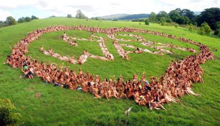 750 naked women for peace