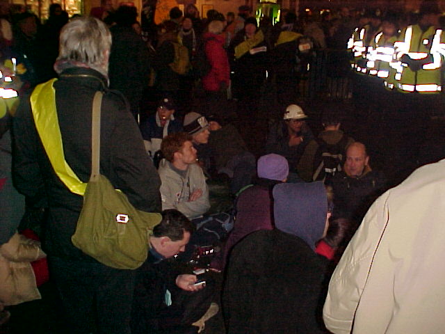 Fotos Mass Sit-Down in Picadilly and Arrests