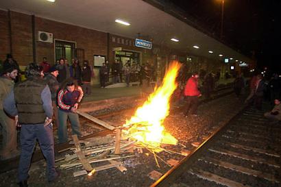 Italians map strategy protests aimed at stopping american military trains