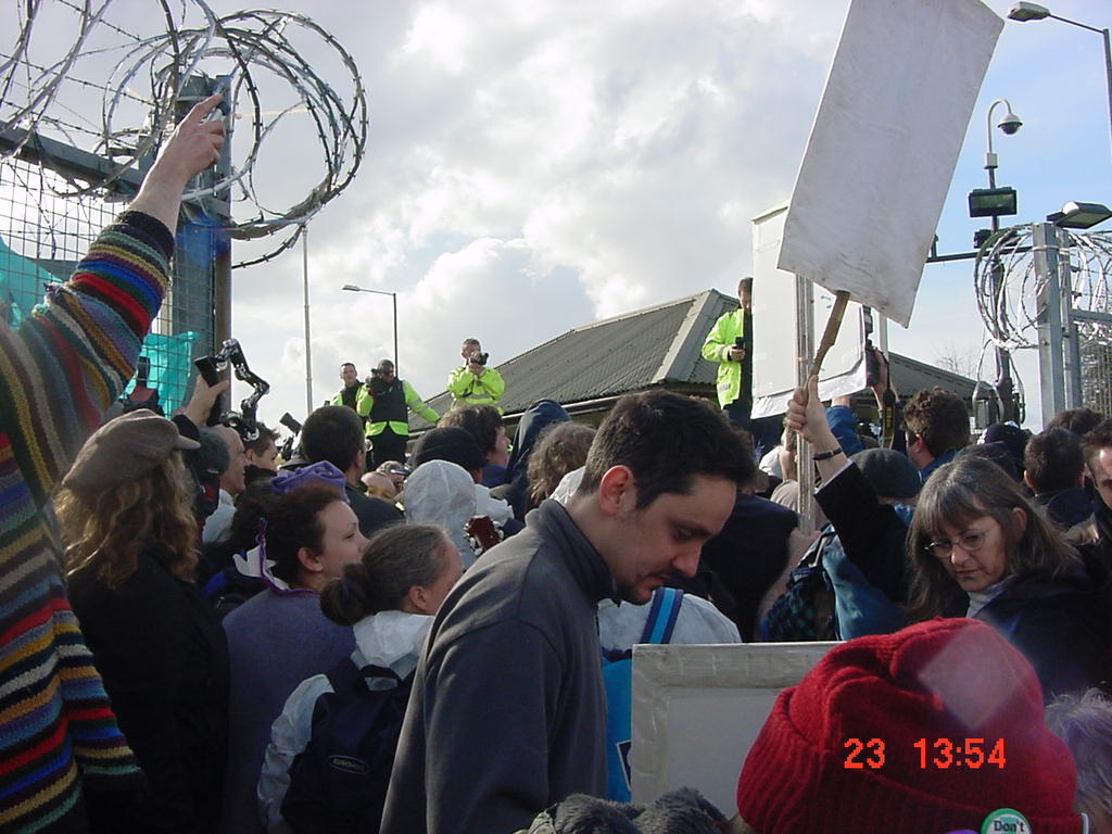 Oxford Weapons Inspectors join 500 to storm RAF Fairford.