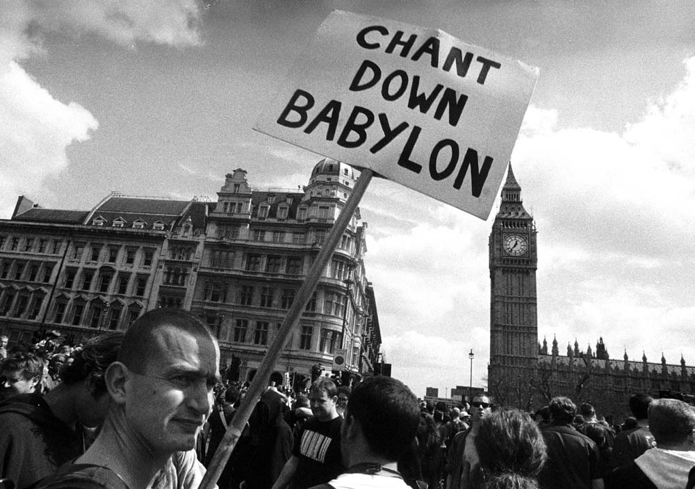 STOP THE WAR, RECLAIM THE STREETS: PHOTOGRAPHY