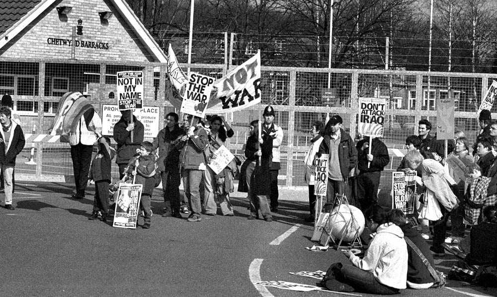 Chetwynd Barracks, Nottingham : Stop the War protest against molilisation.