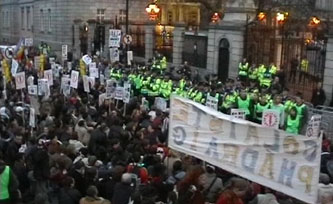VIDEO - RIOT COPS ATTACK ANTI WAR DEMO IRELAND