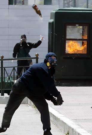 MORE PICS FROM THE RIOTS IN GREECE