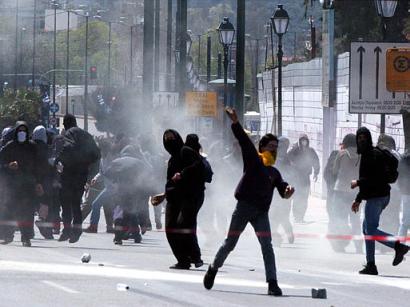 MORE PICS FROM THE RIOTS IN GREECE