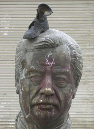 English press is silent - Arab sources circulate alleged defiant message from Sa