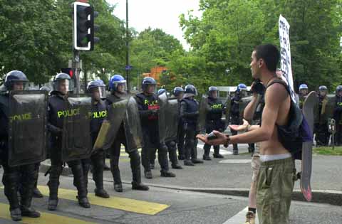 G8: Injured imcuk Photographers Report on Police Repression
