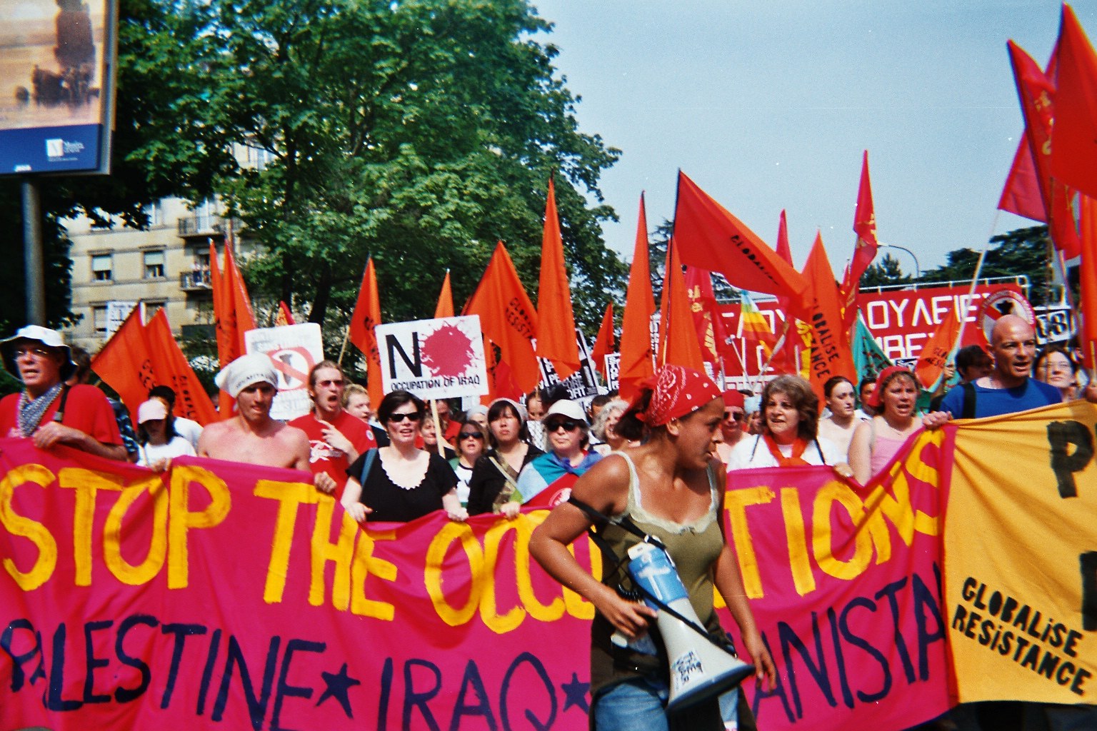 photos-geneva march G8 protests 1.6.2003