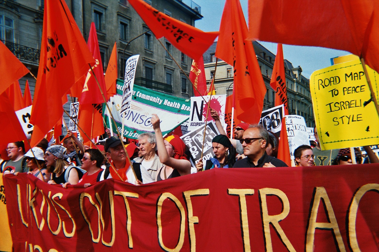 photos-geneva march G8 protests 1.6.2003