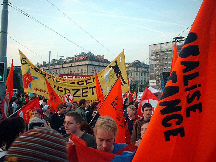 Pont Mont Blanc blockaded against G8 in evian