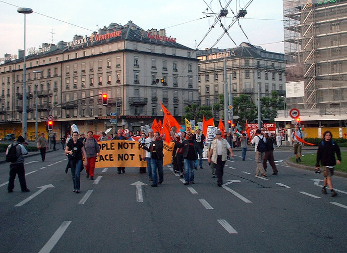 pics fron G8 Blockade in Geneva - Pont Mont Blanc