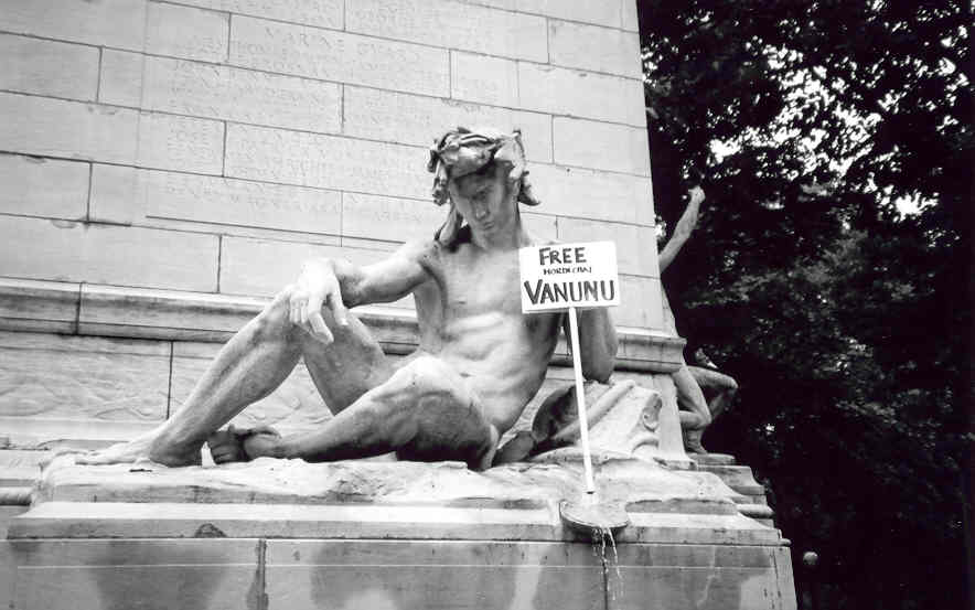 Columbus Circle nyc Pro-Israel Day Parade June 1, 2003