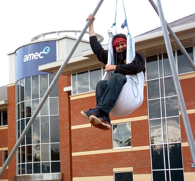 Amec house gets an early morning blockade of its car park