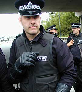 Thug copper at Connaught Bridge - 10 Sept at 13:15hrs